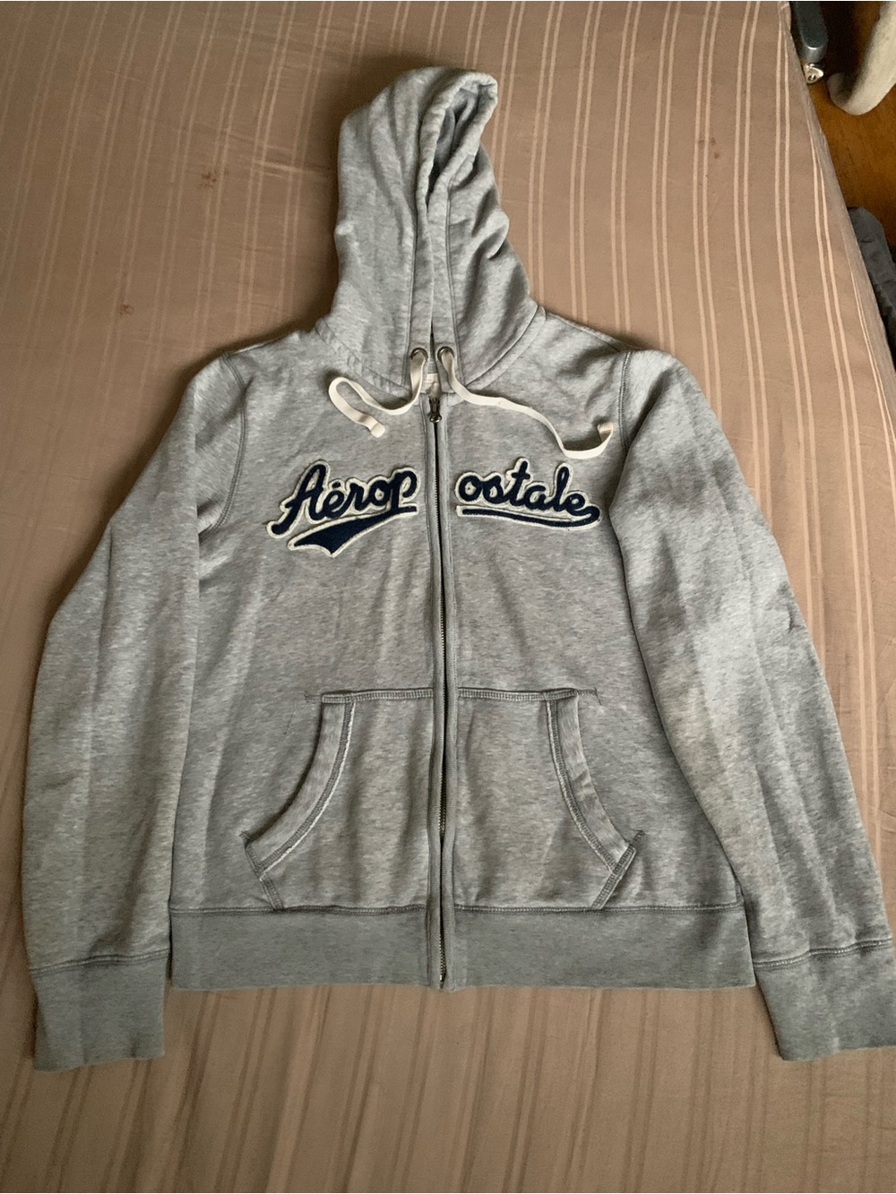 Aeropostale vintage Light Gray Hoodie Label Detail y2k 2000s